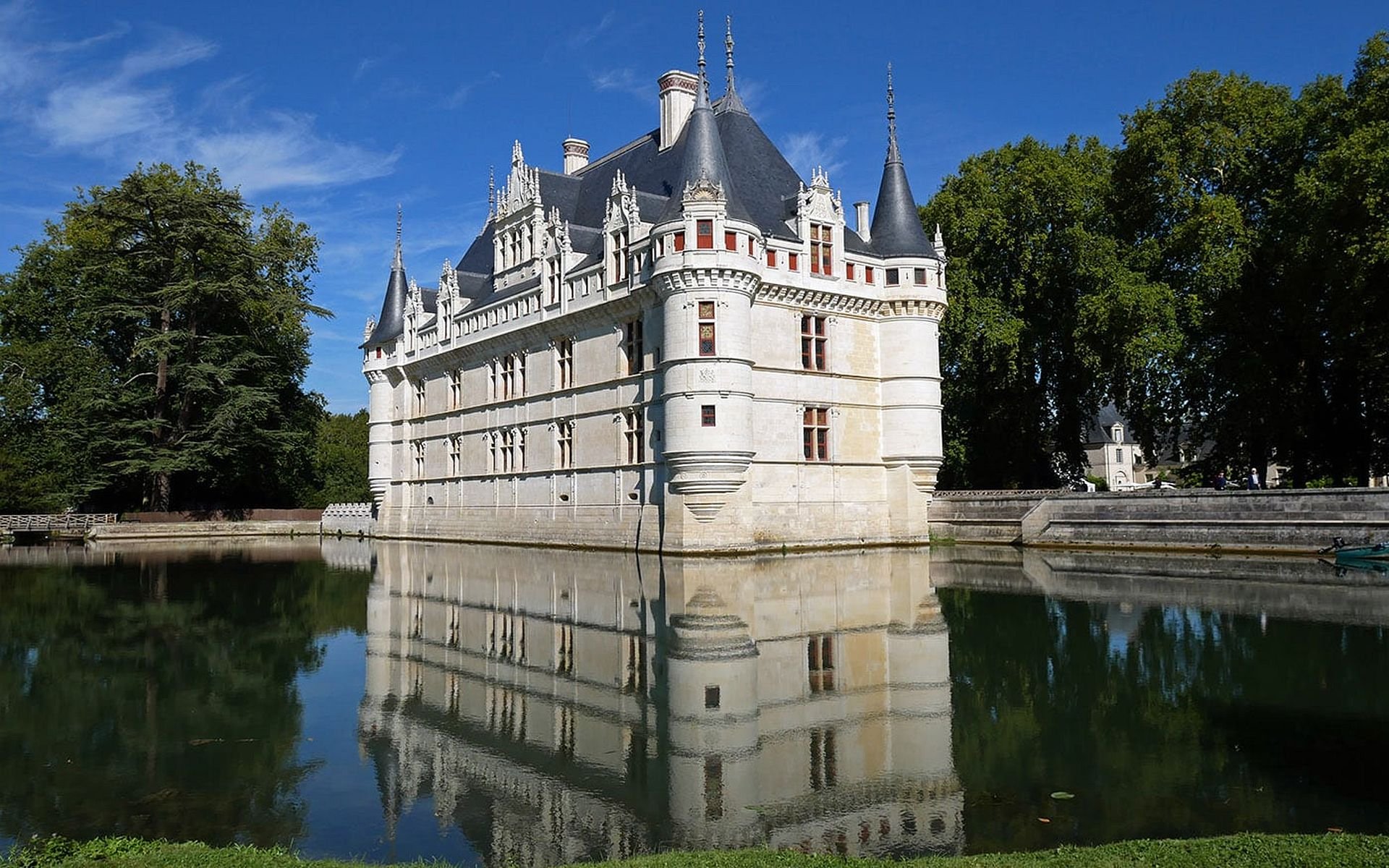 127/Tourisme/chateau-azay-le-rideau_resultat.jpg
